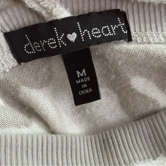 Derek Heart Neutral Camo Fuzzy Comfy Sweatshirt Size M - Picture 10 of 13